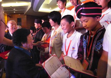 不畏貧寒 自力奮進(jìn)——記中華兒慈會“自立奮進(jìn)”專項(xiàng)基金頒獎活